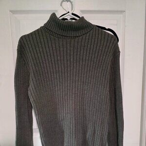 Forever Creative Worldwide Gray Turtleneck Sweater Women's Medium
